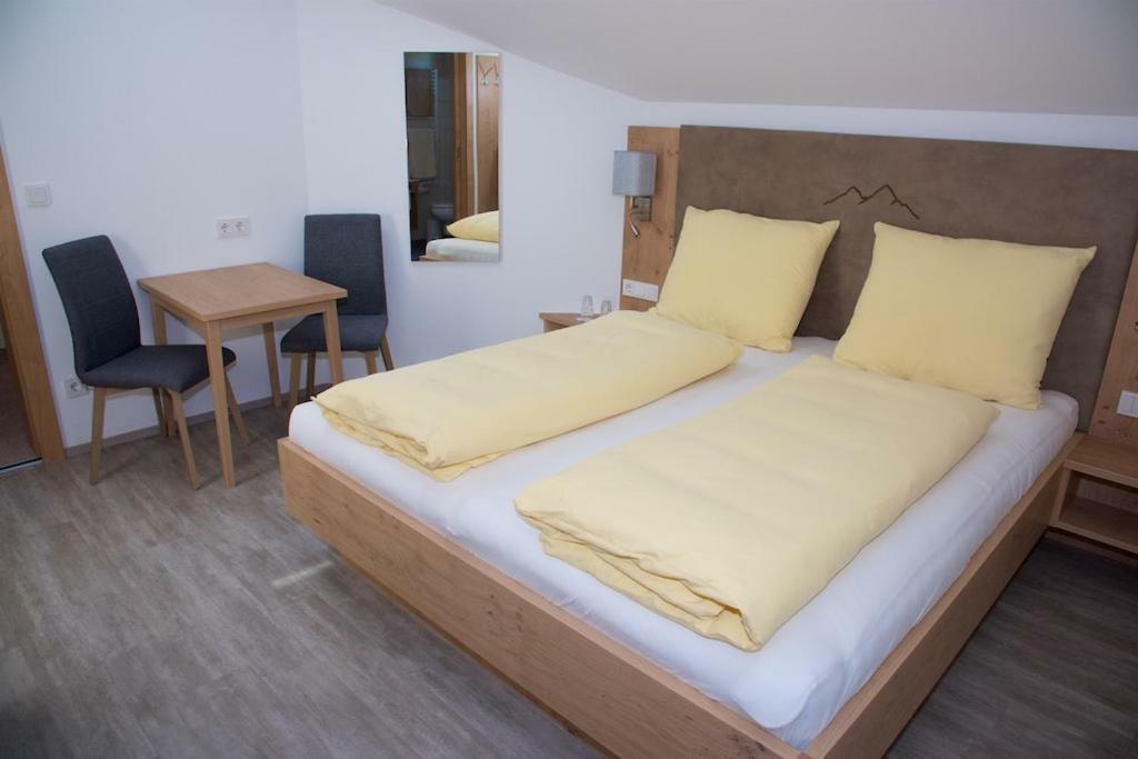 Pension Angelika Pettneu am Arlberg Bagian luar foto